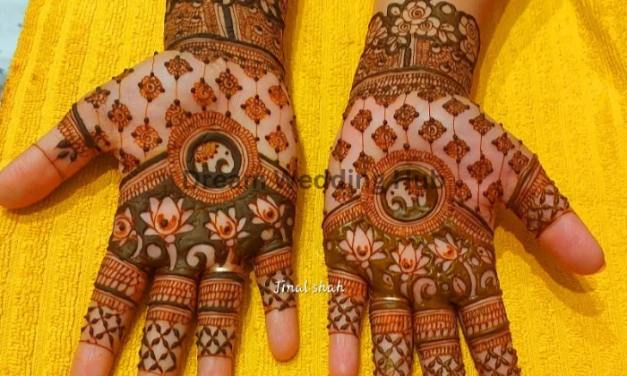 JINAL MEHNDI  NAIL ARTIST